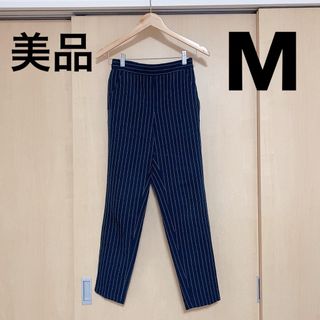 ジーユー(GU)の【美品】GU ストラップ パンツ スラックス ネイビー オフィスカジュアル(クロップドパンツ)