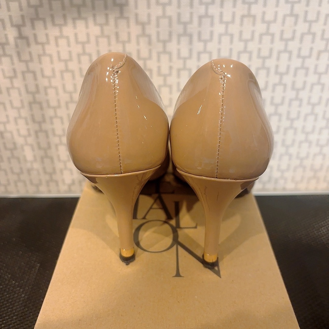 DIANA(ダイアナ)のダイアナ　ポインテッドトゥエナメルパンプス　23cm レディースの靴/シューズ(ハイヒール/パンプス)の商品写真