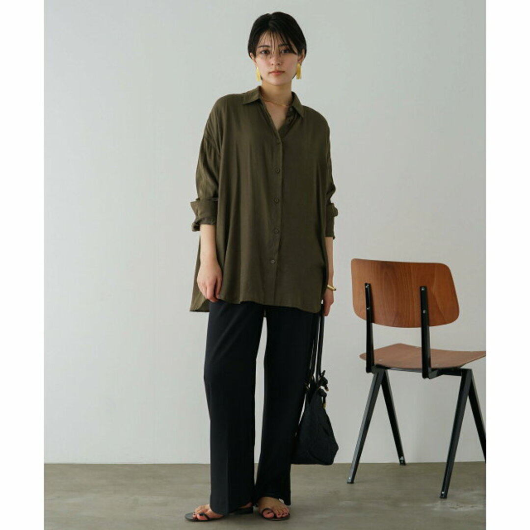 PAL GROUP OUTLET(パルグループアウトレット)の【カーキ】【Loungedress】サテンフレアシャツ レディースのトップス(シャツ/ブラウス(長袖/七分))の商品写真