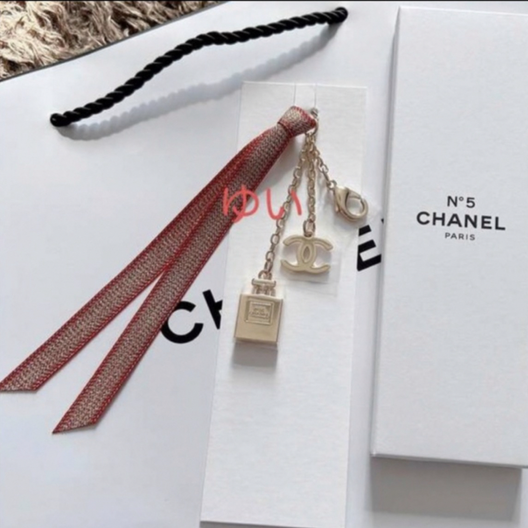 CHANEL(シャネル)のシャネルキーホルダーチャームノベルティ新品未使用限定品非売品CHANEL レディースのアクセサリー(チャーム)の商品写真