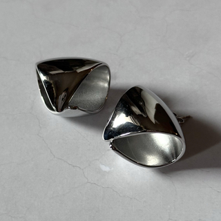 リムアーク(RIM.ARK)のRoll triangle pierce silver No.1225(ピアス)