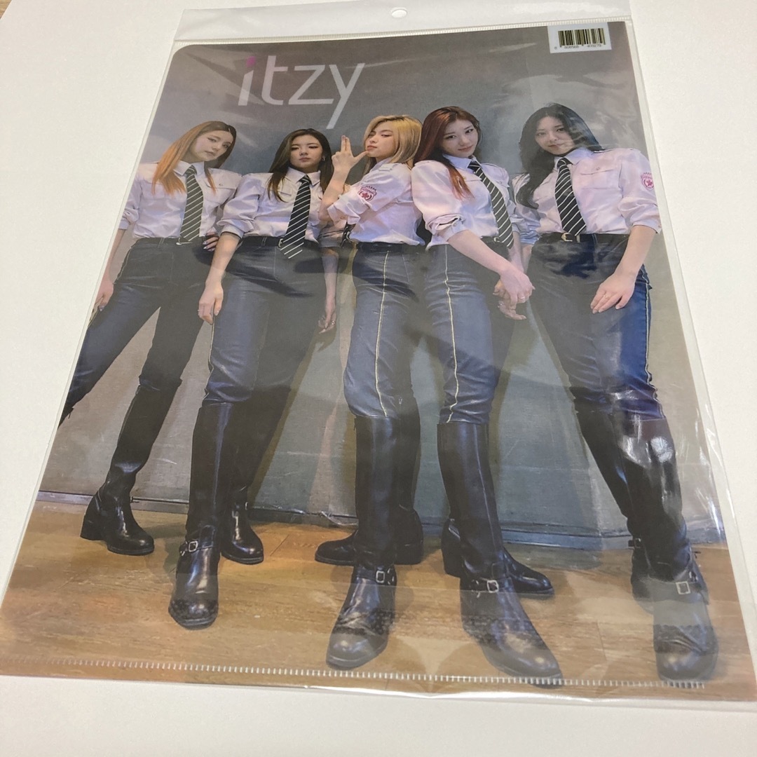 ITZY(イッチ)のitzy クリアファイル エンタメ/ホビーのCD(K-POP/アジア)の商品写真