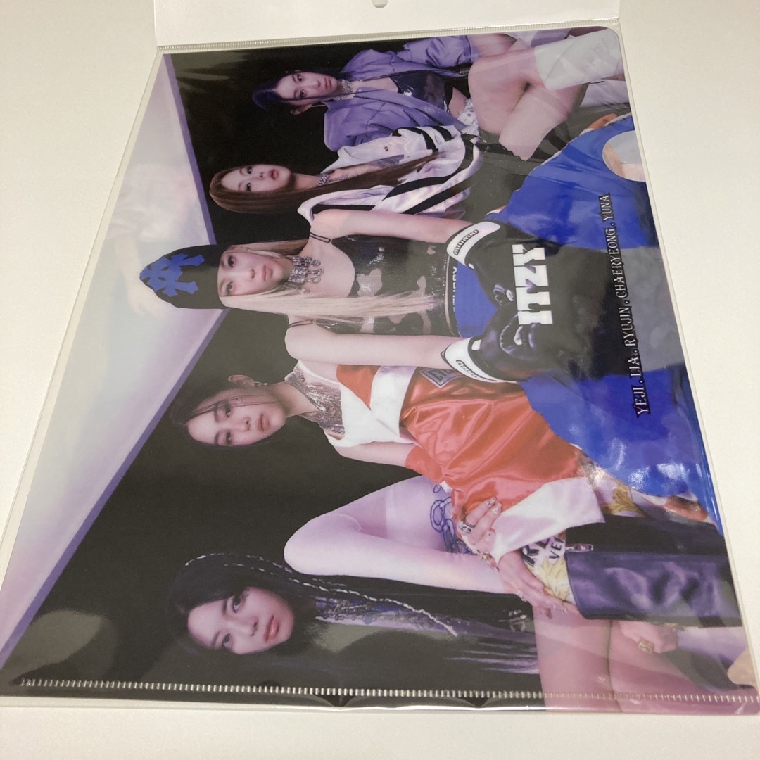 ITZY(イッチ)のitzy クリアファイル エンタメ/ホビーのCD(K-POP/アジア)の商品写真