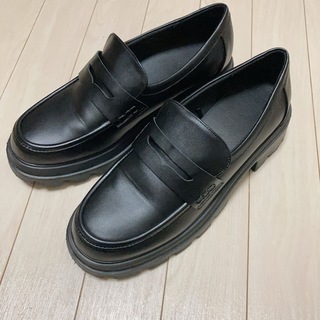 ジーユー(GU)のGU ⭐︎ 厚底ローファー L 黒(ローファー/革靴)