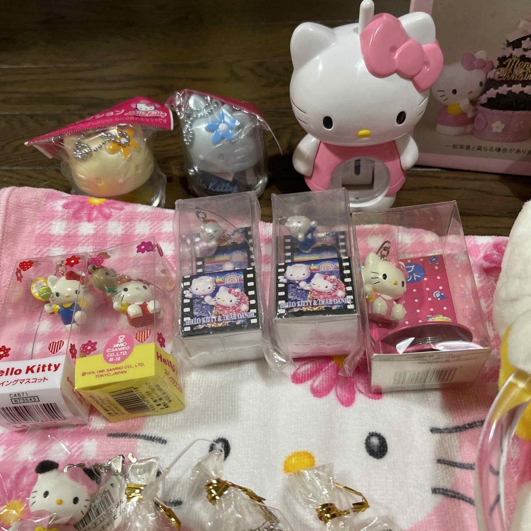 レア💗新品✨未開封あり‼️キティグッズ20個set✨ エンタメ/ホビーのおもちゃ/ぬいぐるみ(キャラクターグッズ)の商品写真