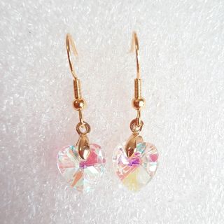 クリスタルハート一粒ピアス　オーロラクリスタル　サージカルステンレス(ピアス)