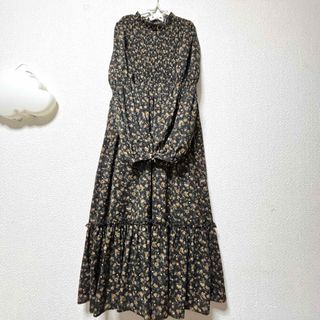 マウジー(moussy)のmoussy 小花柄　ロングワンピース　シャーリング　アンティーク調　黒(ロングワンピース/マキシワンピース)