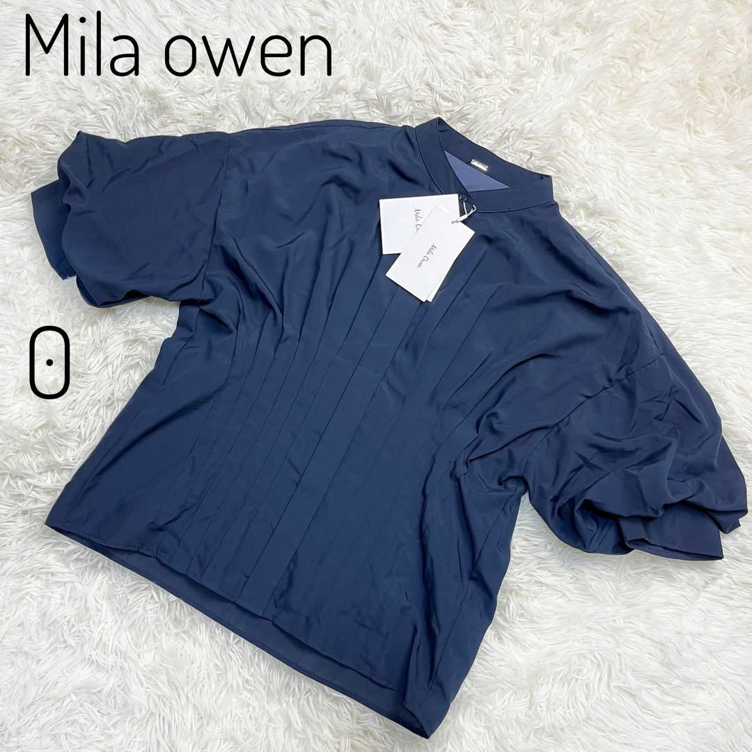 Mila Owen(ミラオーウェン)の【タグ付き】Milaowen タックデザインボリュームスリーブブラウス　紺色 レディースのトップス(シャツ/ブラウス(半袖/袖なし))の商品写真