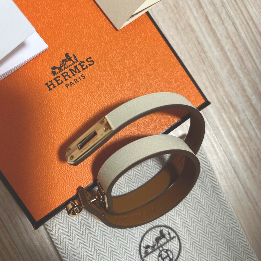 HERMES - 2023 エルメス レザーブレスレット 《ミニ・ケリー HERMES - 2023 エルメス レザーブレスレット 《ミニ・ケリー