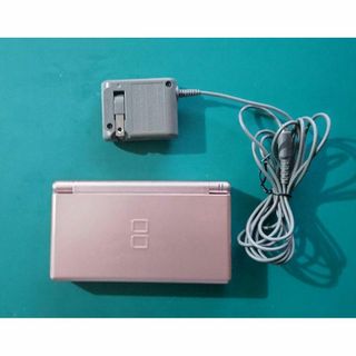 ニンテンドーDS(ニンテンドーDS)の【中古・良品】ニンテンドーDS Lite Metallic Rose B01(携帯用ゲーム機本体)