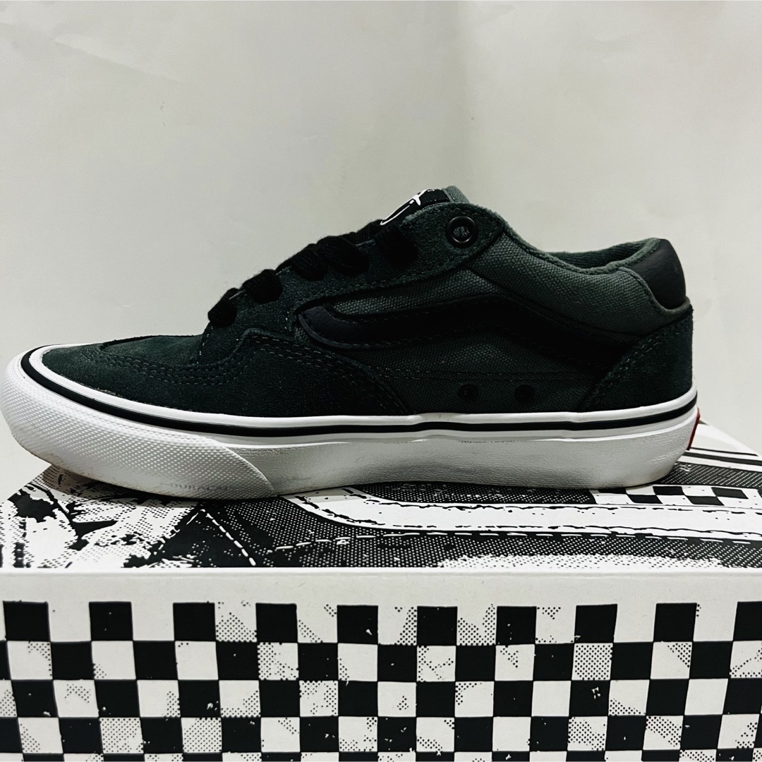 VANS(ヴァンズ)のバンズ ROWAN ローワン JUNGLE GREEN/TRUE WHITE レディースの靴/シューズ(スニーカー)の商品写真