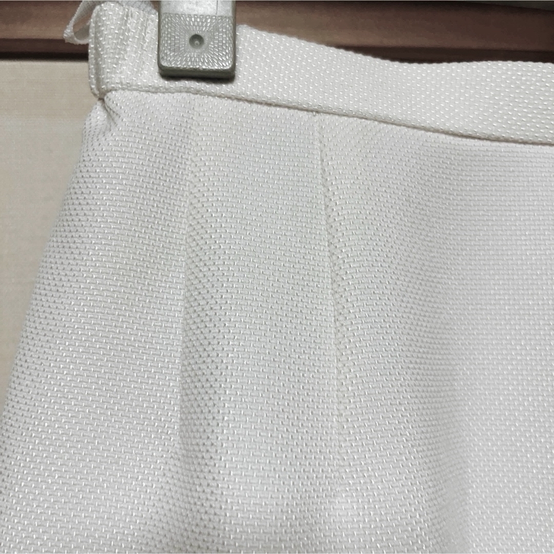 東京ソワール　白タイトスカート レディースのスカート(ひざ丈スカート)の商品写真