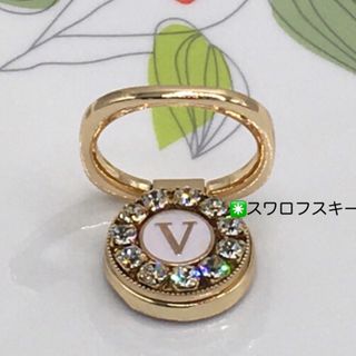 スマホリング(イニシャルＶ◉スワロフスキー) ハンドメイド　スマホスタンド(その他)