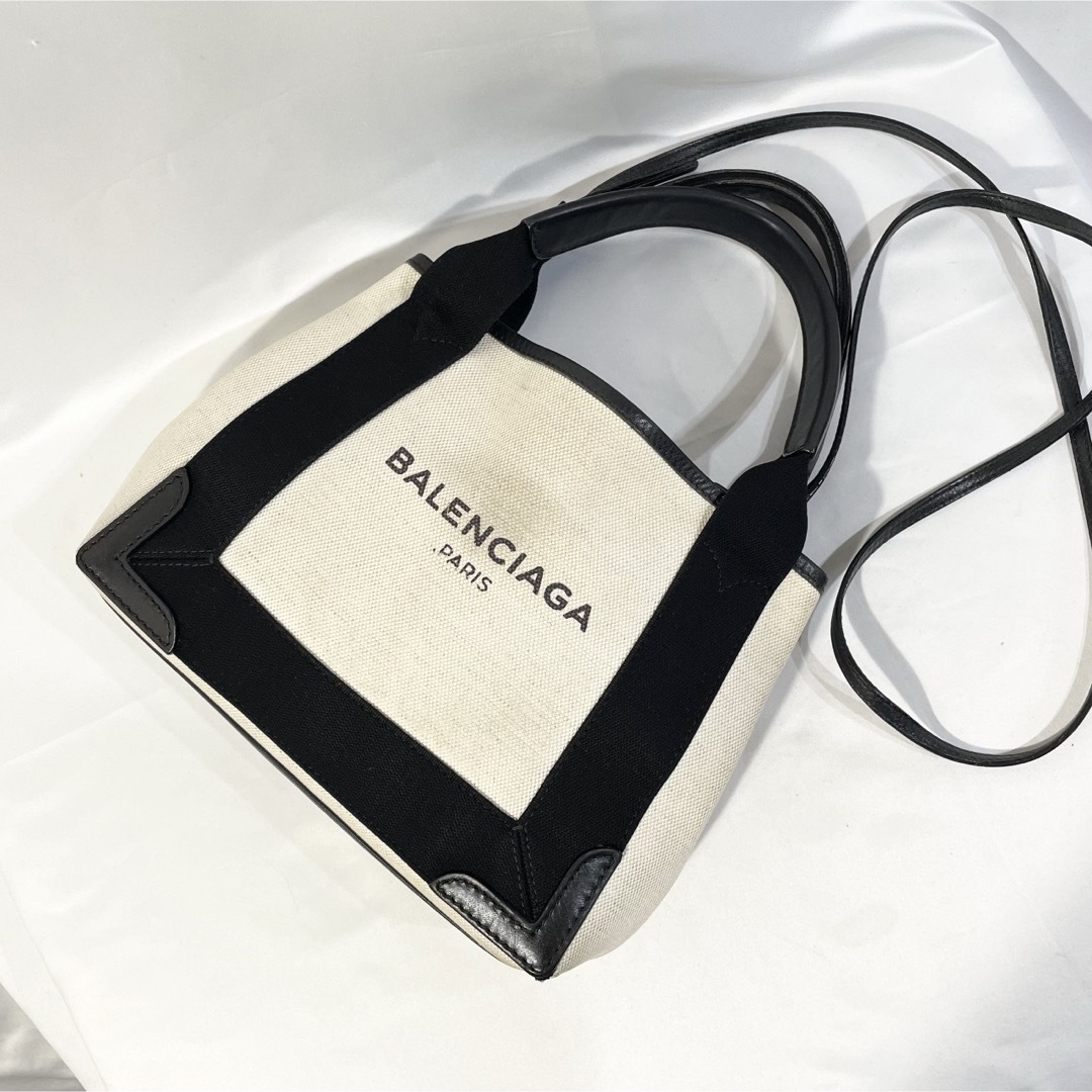 Balenciaga(バレンシアガ)の正規品 バレンシアガ ハンドバッグ 2way ショルダー付き カバス 白 黒 鞄 レディースのバッグ(ショルダーバッグ)の商品写真