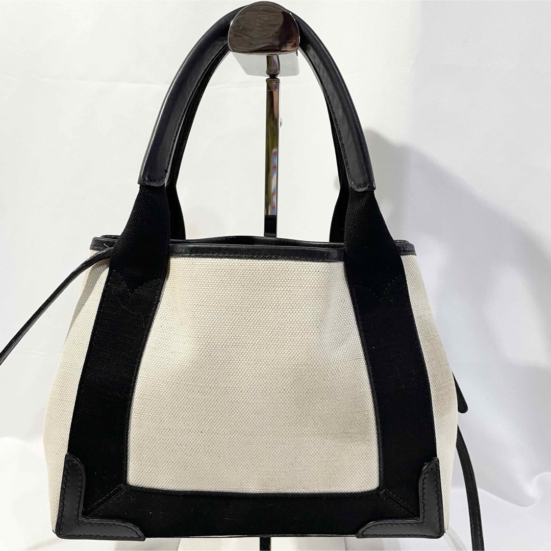 Balenciaga(バレンシアガ)の正規品 バレンシアガ ハンドバッグ 2way ショルダー付き カバス 白 黒 鞄 レディースのバッグ(ショルダーバッグ)の商品写真
