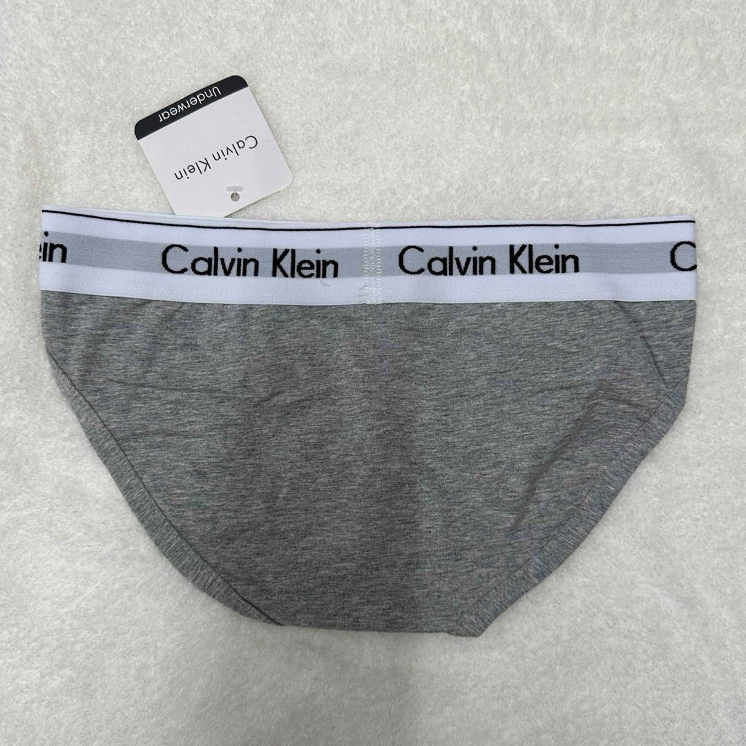 Calvin Klein(カルバンクライン)の新品未使用　Mカルバンクライン　レディース　ブラ　ショーツセット レディースの下着/アンダーウェア(ブラ&ショーツセット)の商品写真