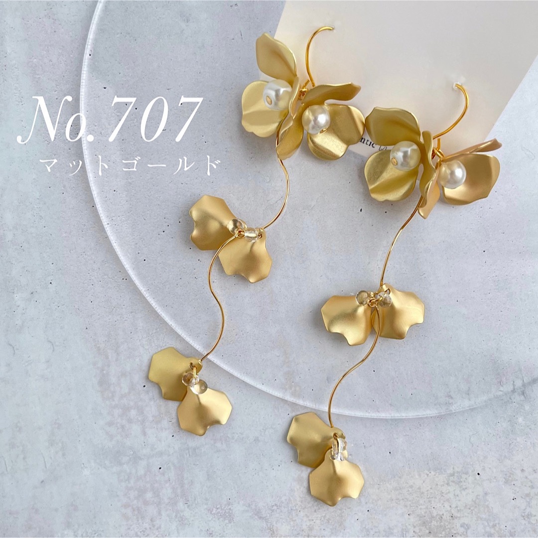 No.707　プチペタル　ブライダル　結婚式　ピアス　イヤリング　花びら　パール ハンドメイドのアクセサリー(ピアス)の商品写真