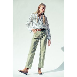 マウジー(moussy)の美品 MOUSSY PLAIN JEANS COLOR STRAIGHT(デニム/ジーンズ)