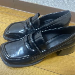 チャールズアンドキース(Charles and Keith)の【美品】ローファー 　チャールズアンドキース　38(ローファー/革靴)