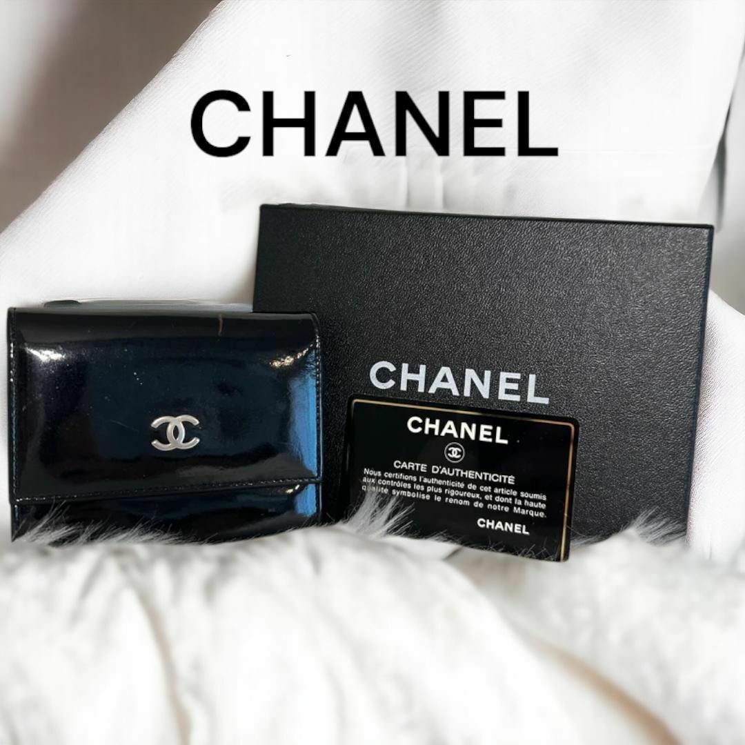 CHANEL(シャネル)のCHANEL シャネル ココマーク エナメル 折り財布 ブラック レディースのファッション小物(財布)の商品写真