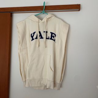 ザラ(ZARA)の《新品タグ付き》ZARA×YALE カレッジロゴパーカー(パーカー)