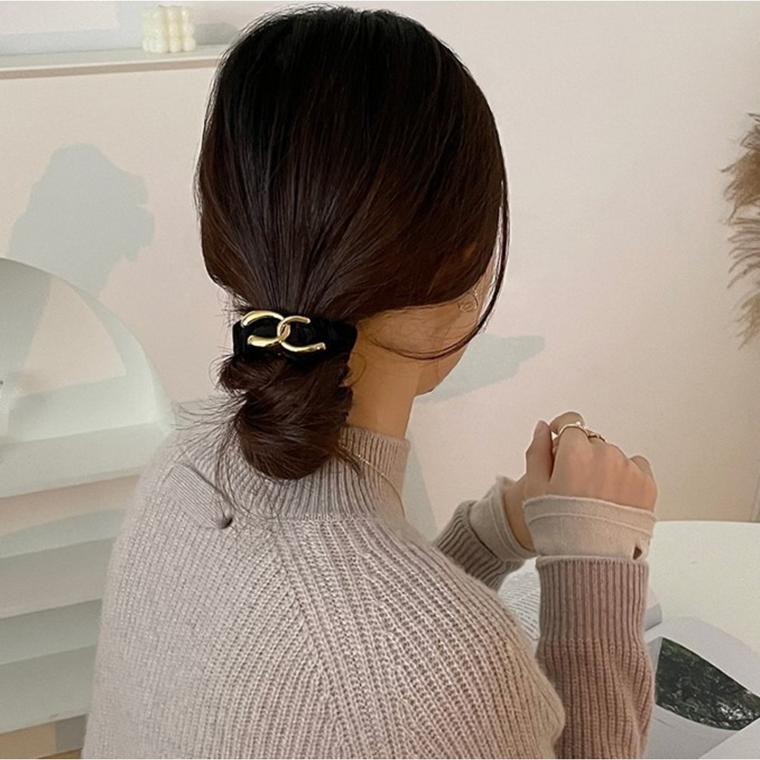 【残り1】 ヘアゴム シュシュ 黒 ゴールド レディース ヘアアクセ 上品  レディースのヘアアクセサリー(ヘアゴム/シュシュ)の商品写真