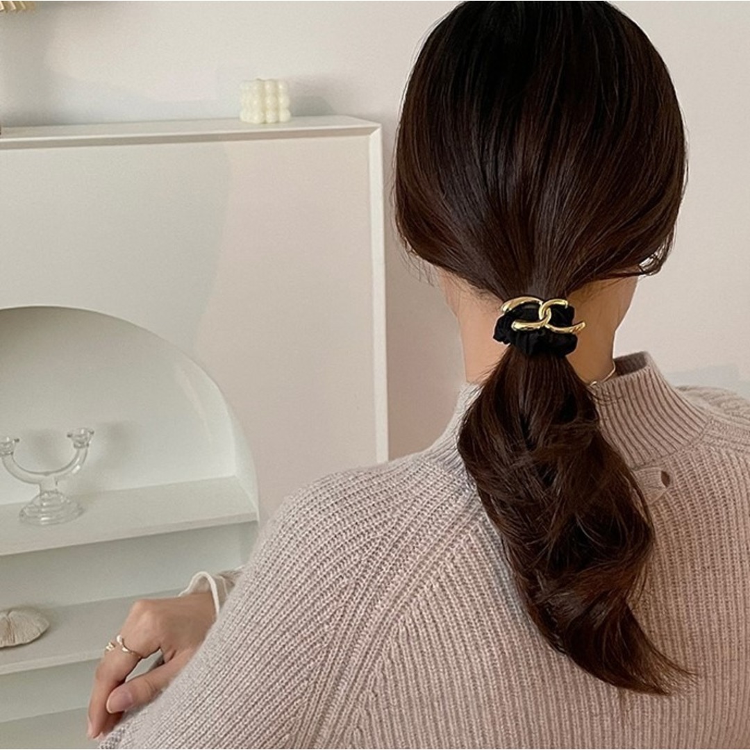 【残り1】 ヘアゴム シュシュ 黒 ゴールド レディース ヘアアクセ 上品  レディースのヘアアクセサリー(ヘアゴム/シュシュ)の商品写真