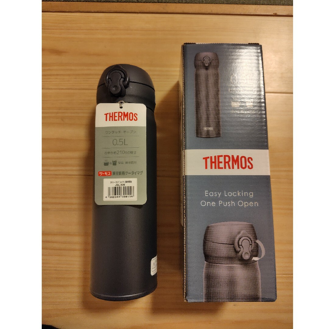 THERMOS(サーモス)の【新品】サーモス  水筒　超軽量  0.5リットル  真空断熱　THERMOS インテリア/住まい/日用品のキッチン/食器(その他)の商品写真