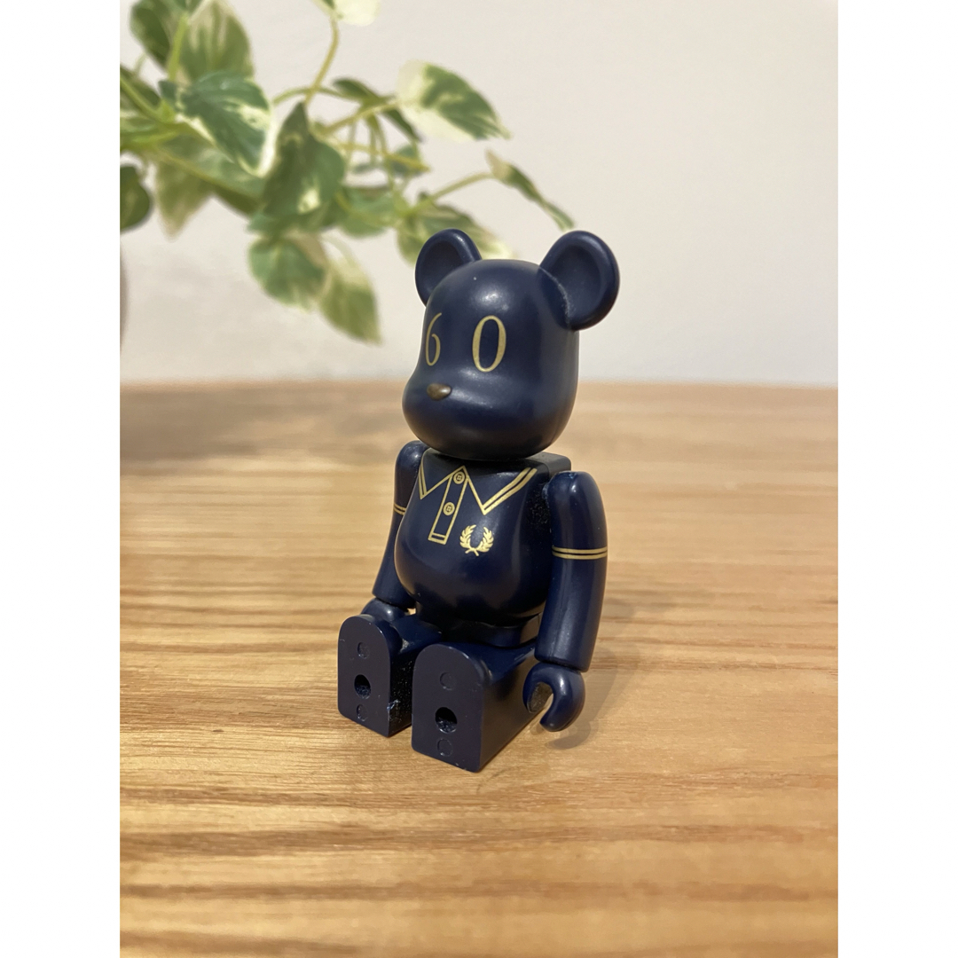 FRED PERRY(フレッドペリー)のフレッドペリー FREDPERRY ベアブリック BE@RBRICK 60周年 エンタメ/ホビーのおもちゃ/ぬいぐるみ(キャラクターグッズ)の商品写真