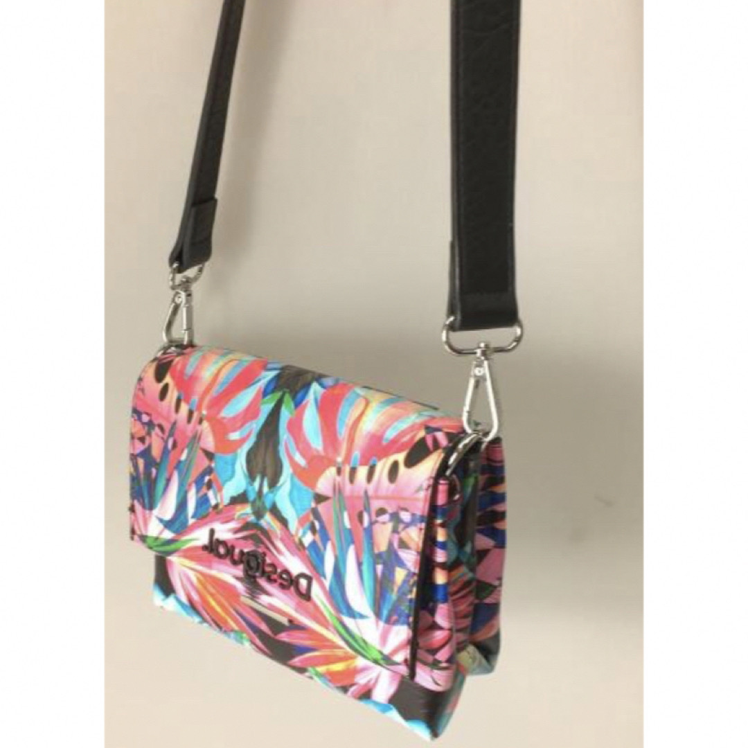 DESIGUAL(デシグアル)の新品✨タグ付き♪定価12,900円　デシグアル　ショルダーバッグ　大特価‼️ レディースのバッグ(ショルダーバッグ)の商品写真