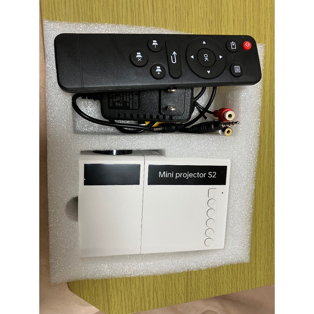 ミニプロジェクター スマホ/家電/カメラのテレビ/映像機器(プロジェクター)の商品写真