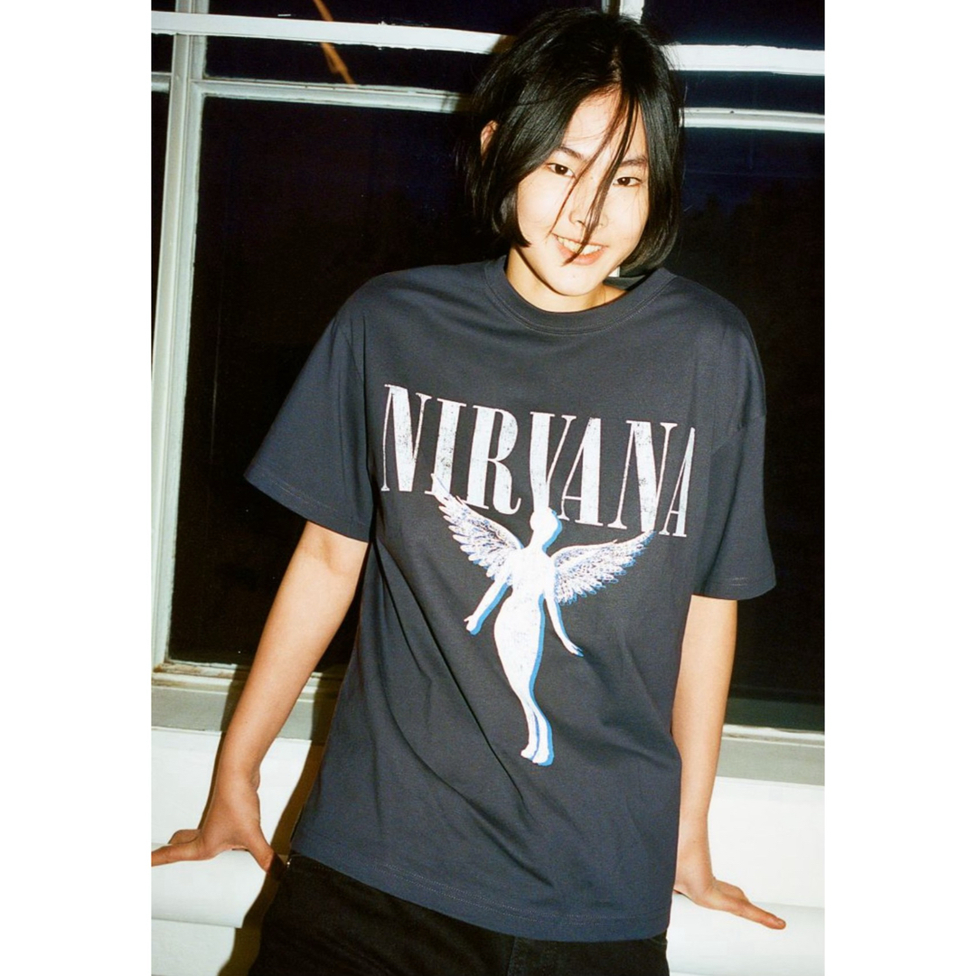 H&M(エイチアンドエム)の新品 H&M × NIRVANA 天使ロゴ Tシャツ L レディースのトップス(Tシャツ(半袖/袖なし))の商品写真