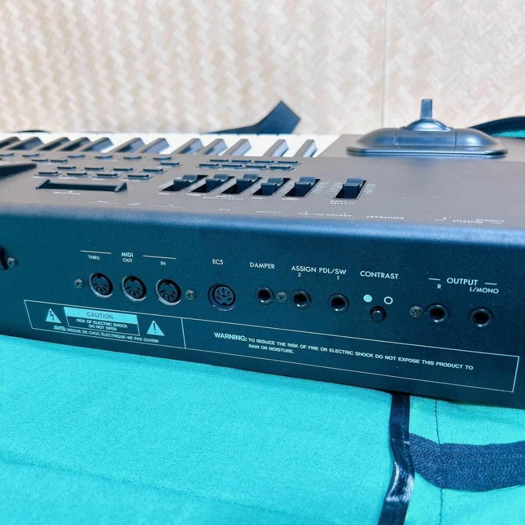 KORG i3 シンセサイザー 90年代 ソフトケース、フロッピー付き 楽器の鍵盤楽器(キーボード/シンセサイザー)の商品写真