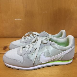 ナイキ(NIKE)の新品 23.5 NIKE GENICCO ジニコ 白 黄緑 スニーカー ランニン(スニーカー)