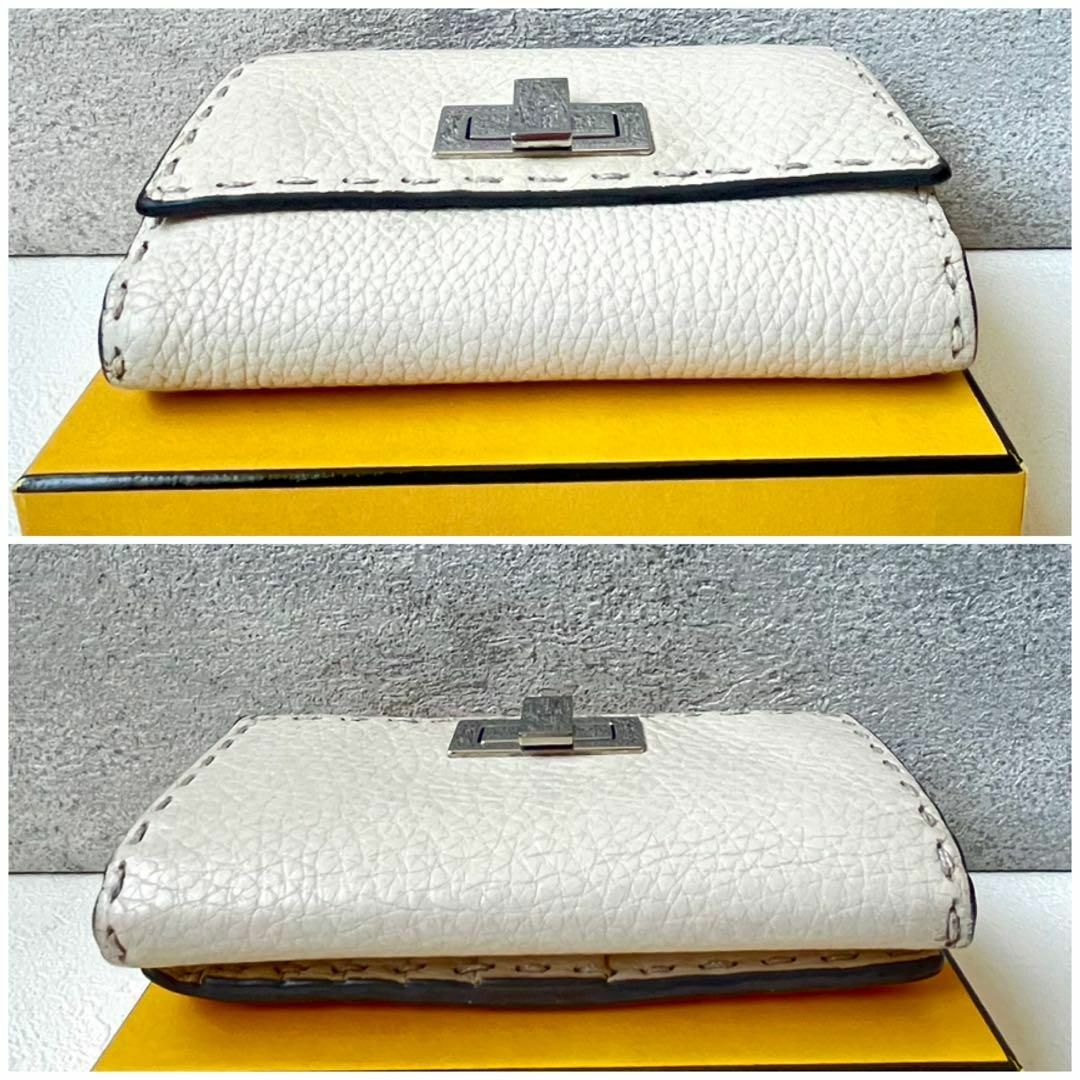 美品✨FENDI ピーカブー セレリア ロゴ 二つ折り財布 レザー アイボリー 美品✨FENDI ピーカブー セレリア ロゴ 二つ折り財布 レザー アイボリー