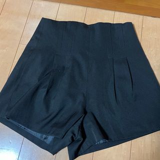 グレイル(GRL)のGRL ハイウエストタックショートパンツ [at1647] Mサイズ(ショートパンツ)