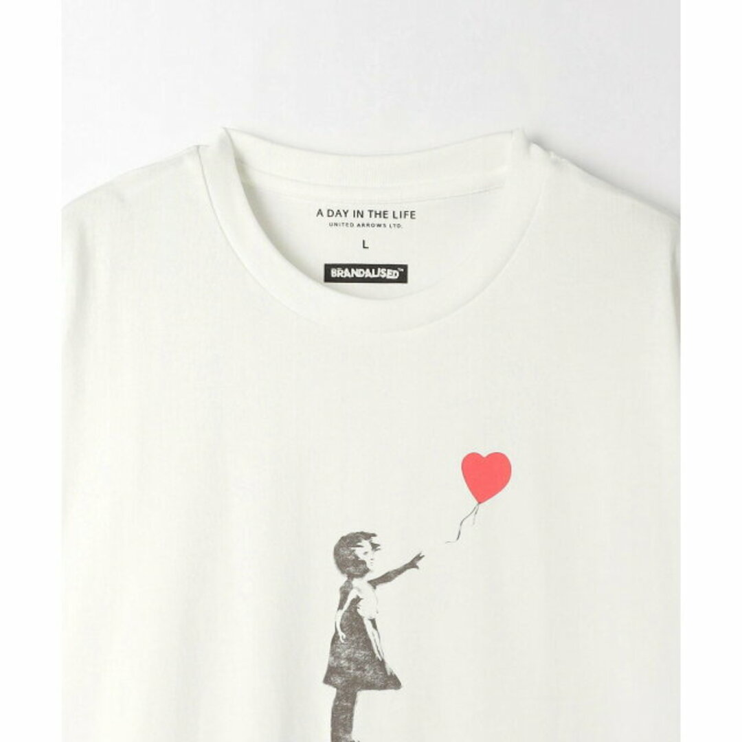 a day in the life(アデイインザライフ)の【WHITE】<BRANDALISED * A DAY IN THE LIFE >バンクシー Tシャツ 2 メンズのトップス(Tシャツ/カットソー(半袖/袖なし))の商品写真