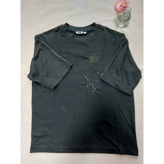 ユニクロ(UNIQLO)のUNIQLO　AIRism　メンズ(M)　ダークグレー　Tシャツ　刺繍入り(Tシャツ(半袖/袖なし))