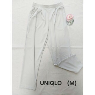 ユニクロ(UNIQLO)のUNIQLO　ジャージー　ベージュ　クロップドパンツ　レディースパンツ　Mサイズ(クロップドパンツ)