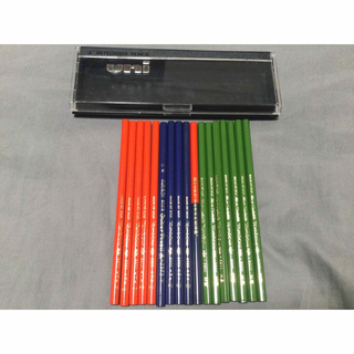 トンボエンピツ(トンボ鉛筆)の三菱　鉛筆ケース、赤鉛筆5本、青鉛筆4本、赤青鉛筆1本、黒鉛筆7本　HB(その他)