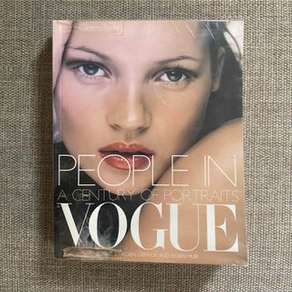 ヴォーグ(VOGUE)のVOGUE表紙 写真集 People in Vogue ケイト・モス(ファッション/美容)