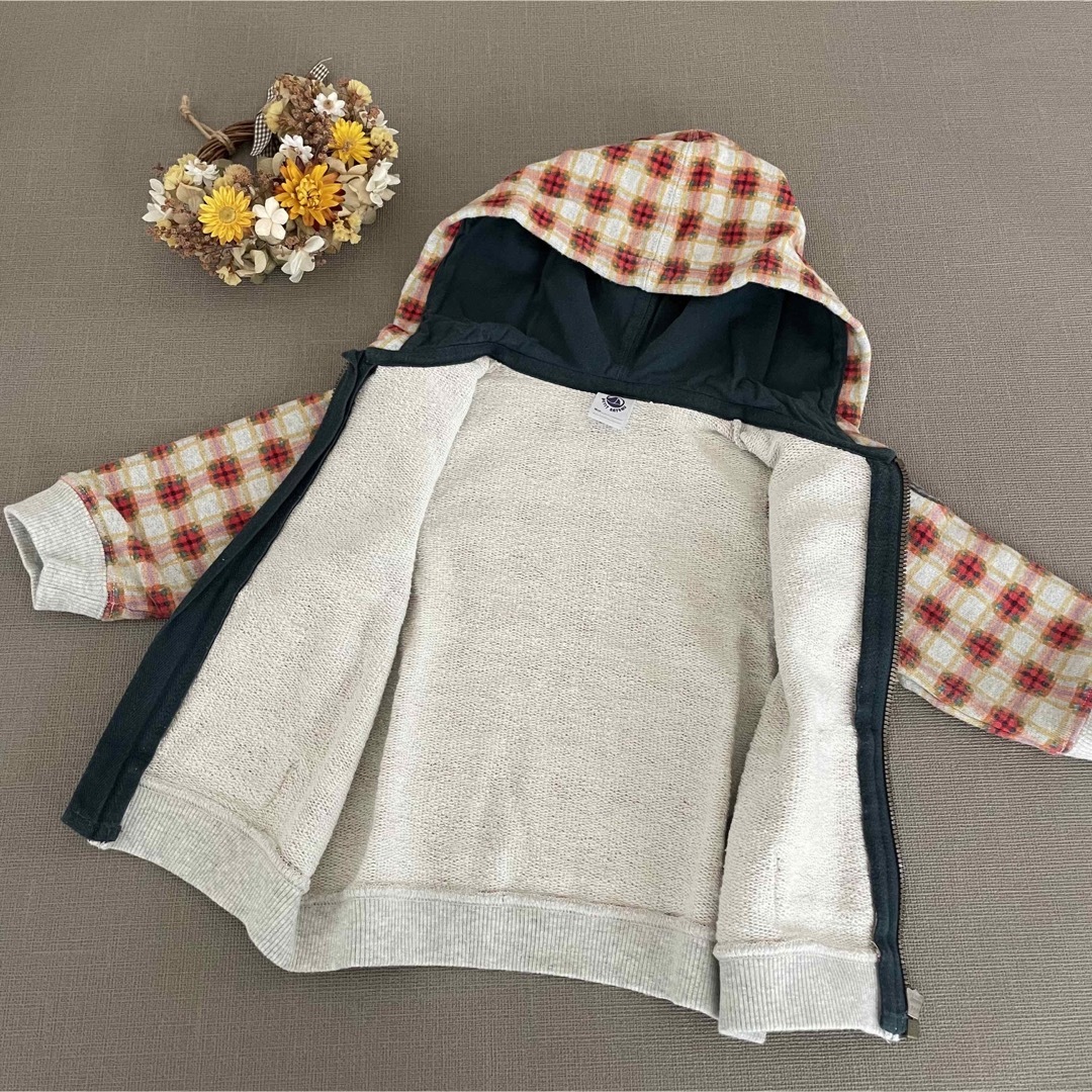 PETIT BATEAU(プチバトー)の*:ஐ着画ஐ:* プチバトー ジップアップパーカー 18m 81cm キッズ/ベビー/マタニティのベビー服(~85cm)(ジャケット/コート)の商品写真