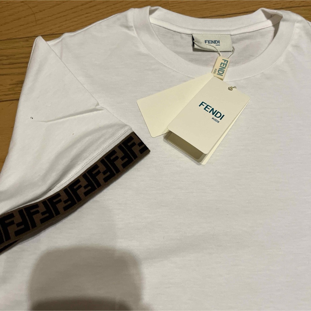 FENDI(フェンディ)の正規品！FENDI FFトリムＴシャツ大人OK定価59,400円 レディースのトップス(Tシャツ(半袖/袖なし))の商品写真