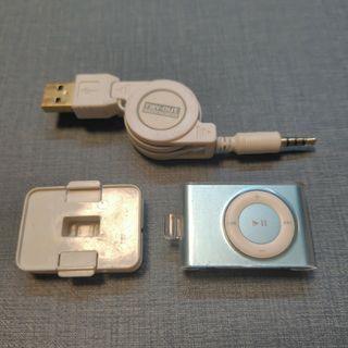 アップル(Apple)のiPod Shuffle ライトブルー 動作確認済 カバー付 電源ケーブル付(ポータブルプレーヤー)