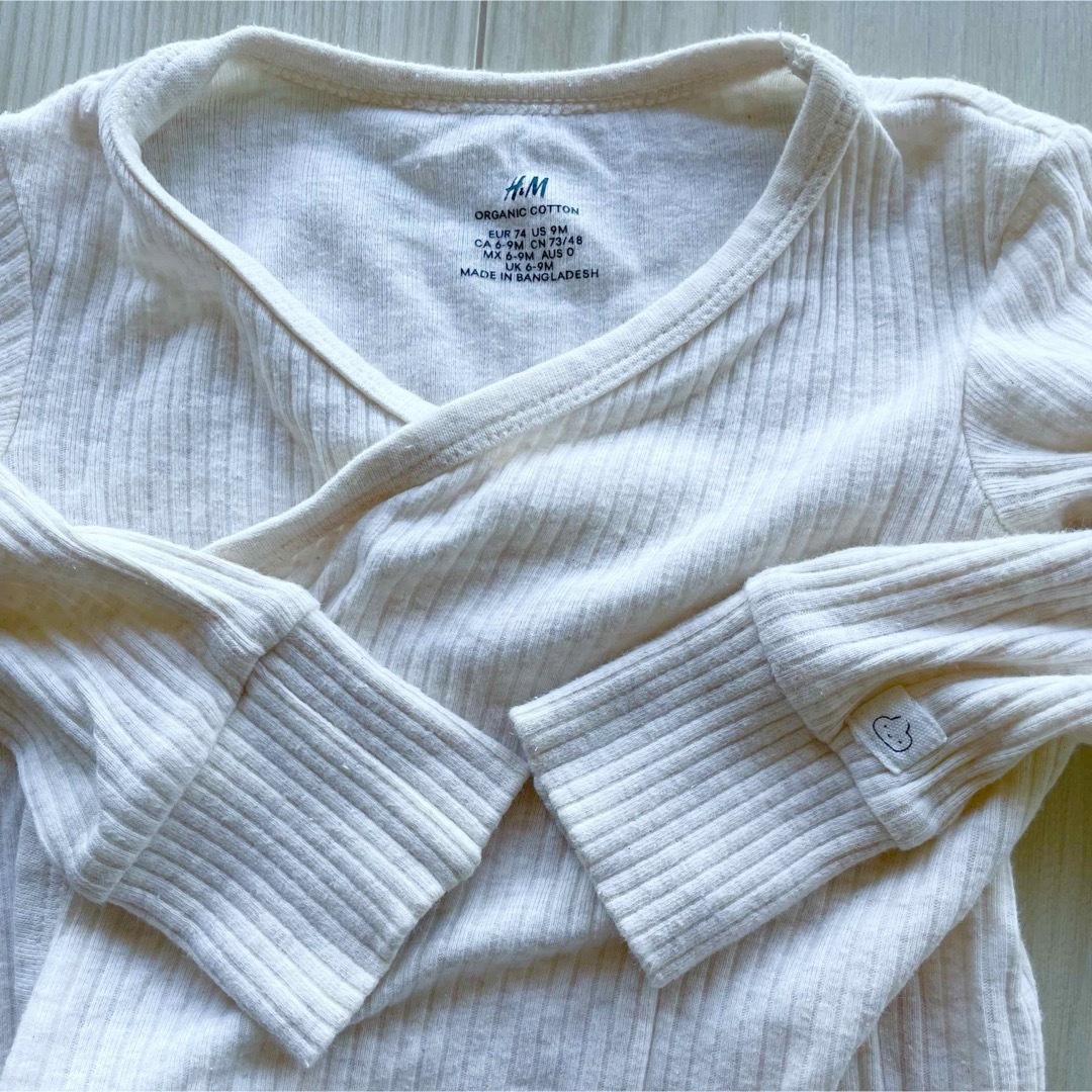 H&M(エイチアンドエム)の長袖ロンパース74/白 キッズ/ベビー/マタニティのベビー服(~85cm)(ロンパース)の商品写真
