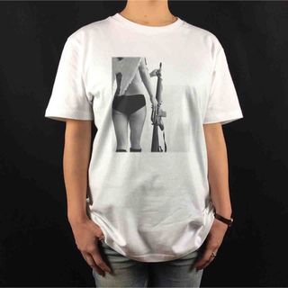 新品 セクシー ヒップ お尻 エンジェル 天使の羽根 ライフル 猟銃 Tシャツ(Tシャツ/カットソー(半袖/袖なし))