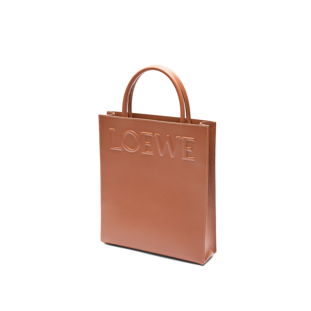 LOEWE(ロエベ)の新品　LOEWE A4 スタンダード　トート　ブラウン　ロエベ　レザー　正規品 レディースのバッグ(トートバッグ)の商品写真