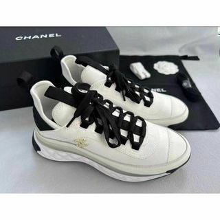 シャネル(CHANEL)の【美品】シャネルCHANEL スニーカー　ホワイト白　37I(スニーカー)