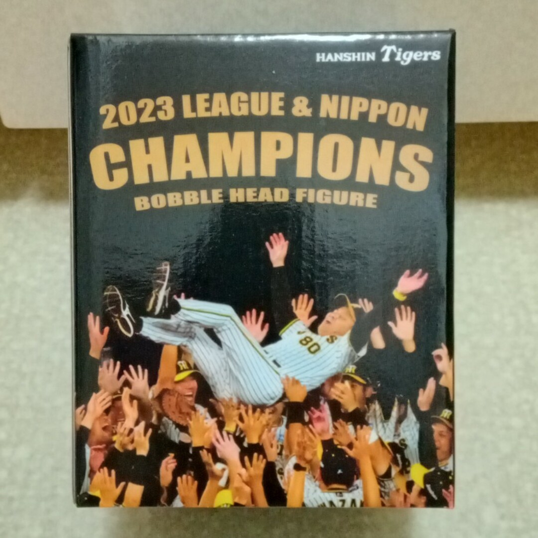 阪神タイガース(ハンシンタイガース)の阪神タイガース　岡田監督　胴上げボブルヘッド  非売品 スポーツ/アウトドアの野球(記念品/関連グッズ)の商品写真