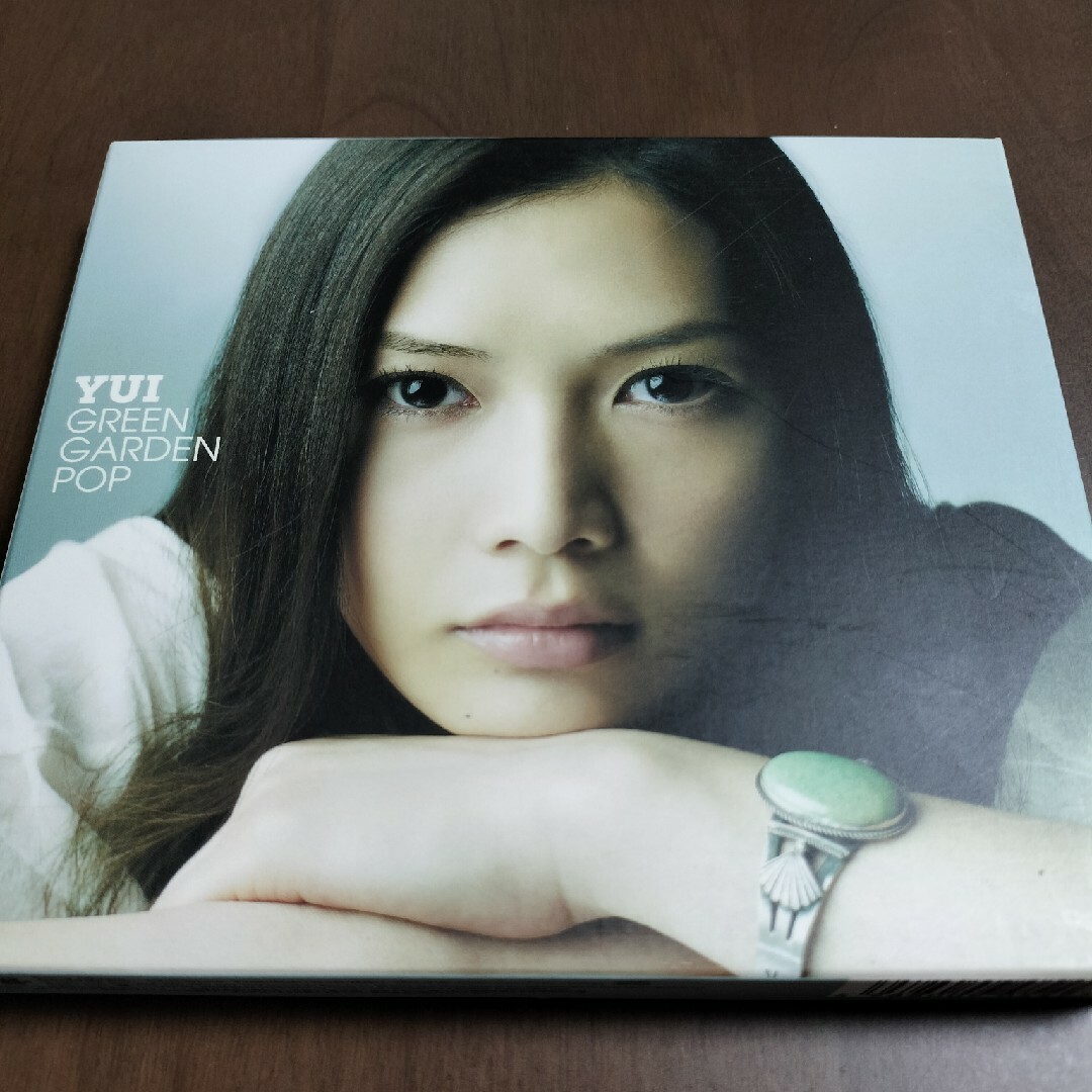 YUI 「GREEN GARDEN POP（初回生産限定盤）」 エンタメ/ホビーのCD(ポップス/ロック(邦楽))の商品写真